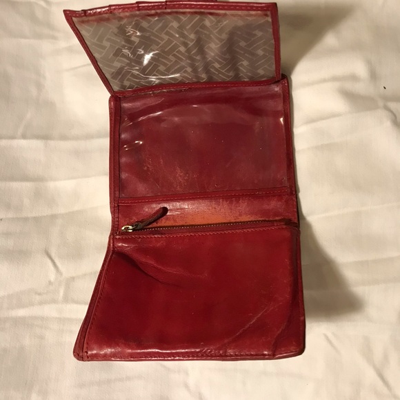 Dark pink patent leather Cole Haan passport wallet - Picture 4 of 5